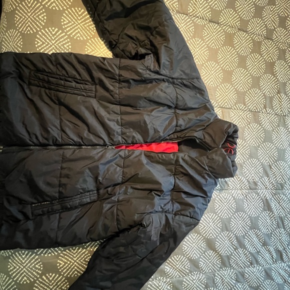 Spyder ski and snowboarding coat. - Picture 5 of 6